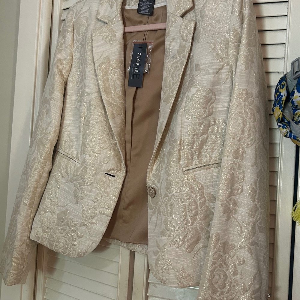New cream blazer with white Roses & gold
